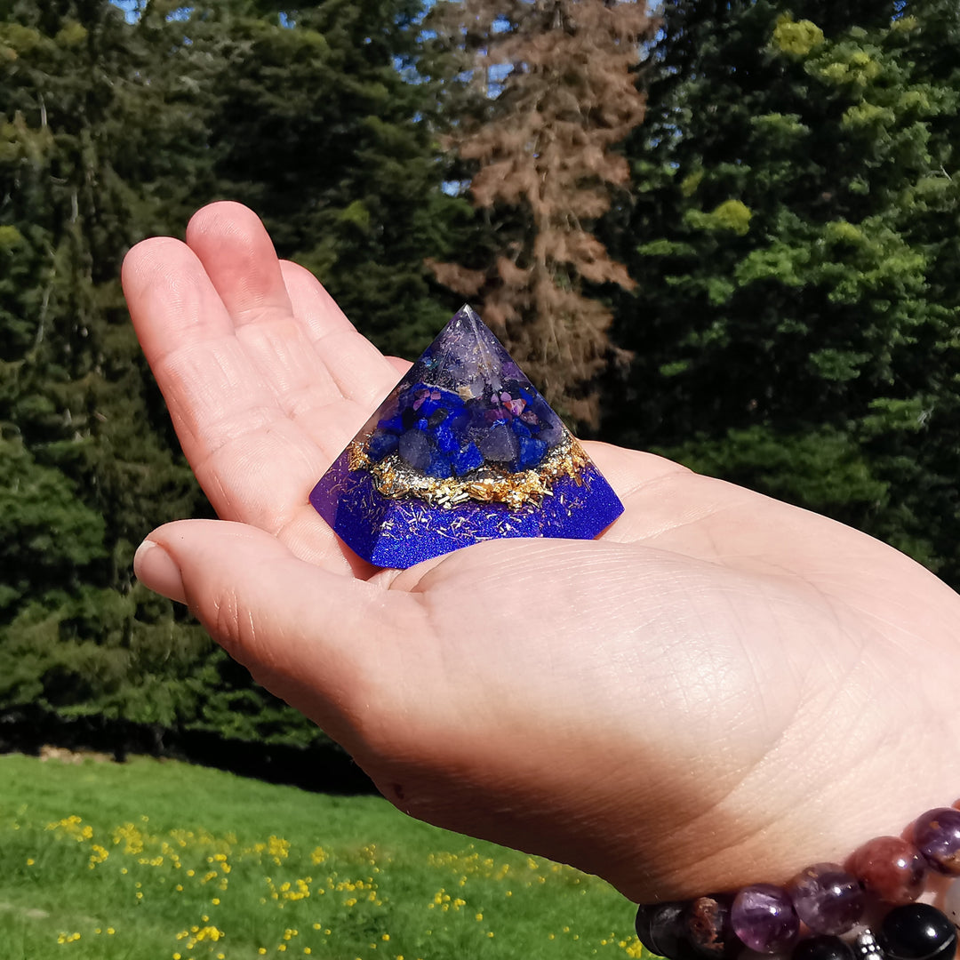 Orgone Hexagonal Pyramide DRITTES AUGE Osilio Amethyst Sugilith Tansanit Lapislazuli