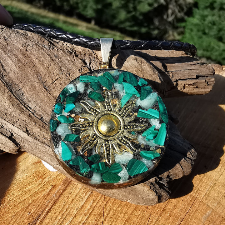 Orgone Anhänger gross HERZ CHAKRA mit Malachit Smaragd Edelschungit Turmalin Kupfersonne